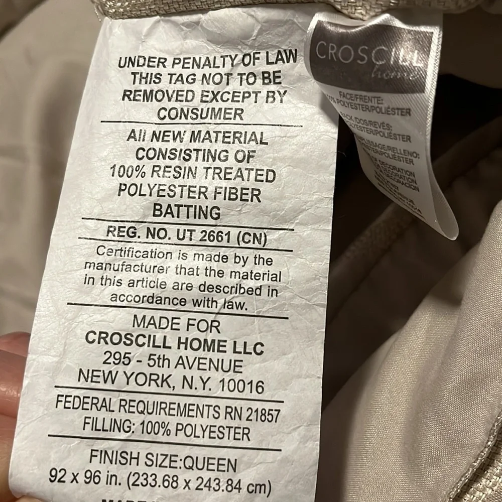 Comforter and 2 shams / pillow cases